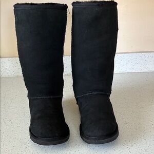 UGG Women's Black Winter Boots